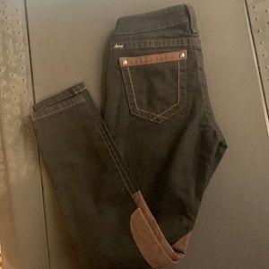 Ariat Women black skinny jeans, brown leather lining on pockets, legs